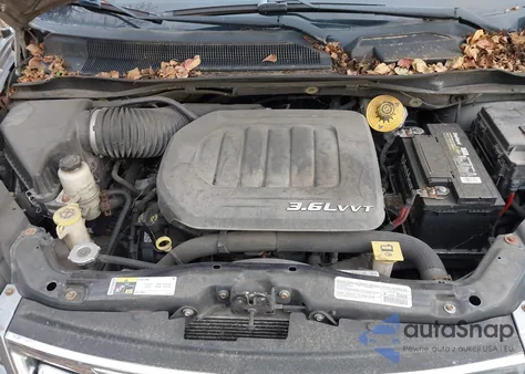 2014 Chrysler Town & Country Touring z USA, uszkodzony, nr VIN 2C4RC1BG5ER449685